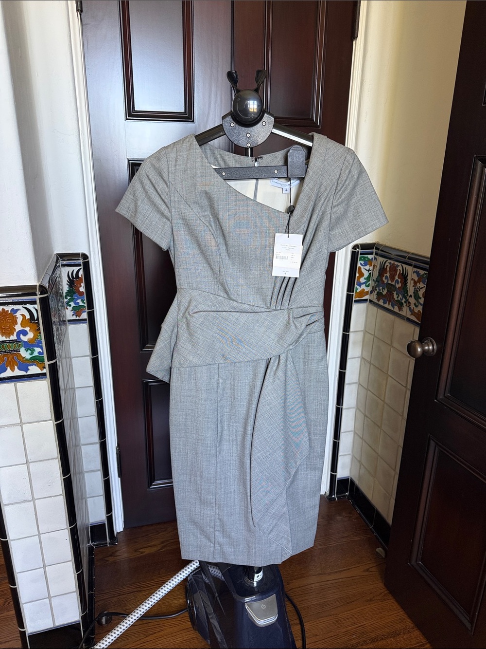 Carolina Herrera size 4 NWT tailored grey dress